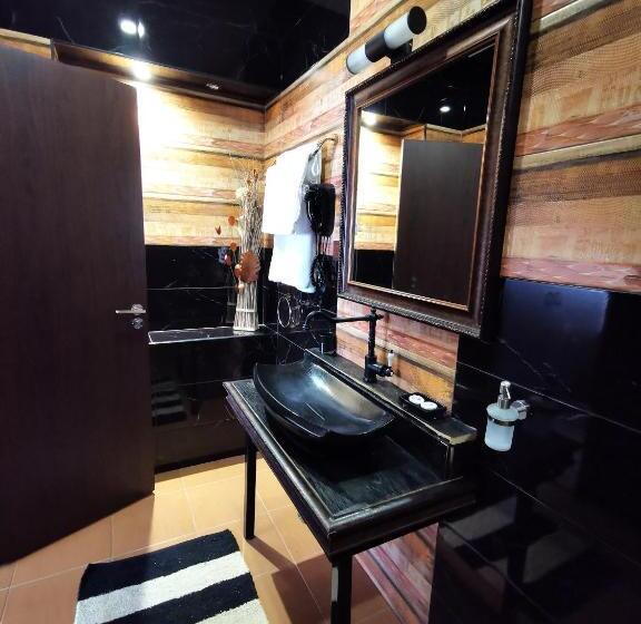 إستديو قياسى مزود بشرفة, Africa