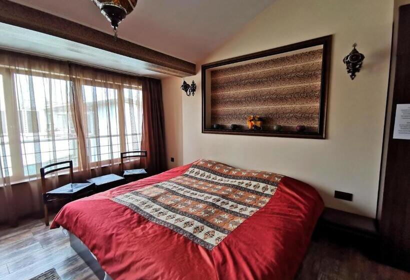 إستديو قياسى مزود بشرفة, Africa