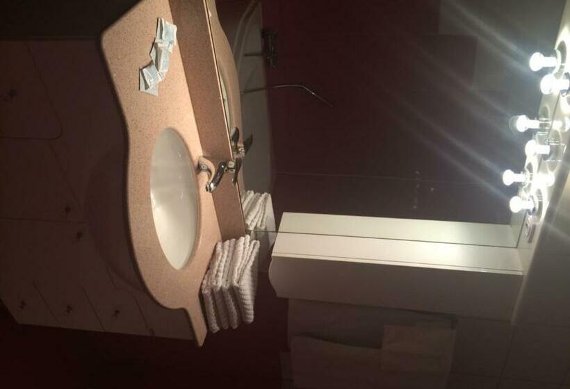 标准单人间, Fiama