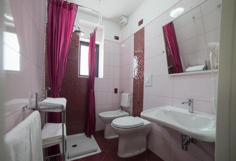 غرفة قياسية, Il Gabbiano