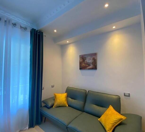 חדר סטנדרט לשלושה, Kristal Borsh