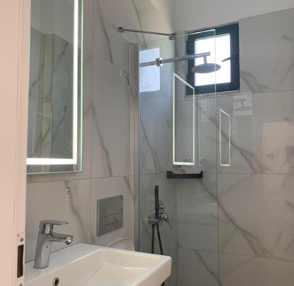 סוויטה, Kristal Borsh