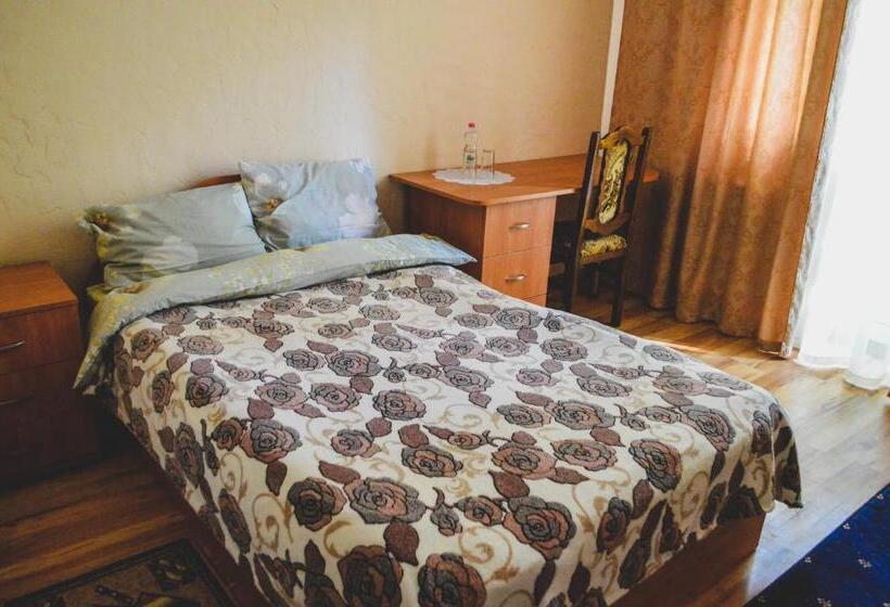 Номер Стандарт, Lisova Perlina