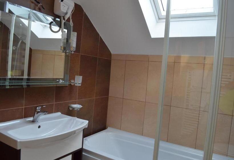 デラックスルーム, Pensiunea Koruna