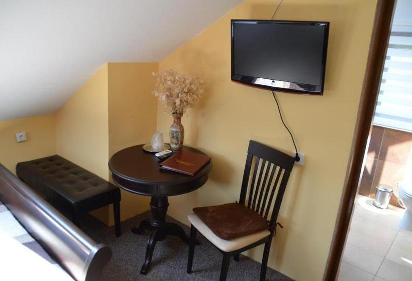 デラックスルーム, Pensiunea Koruna