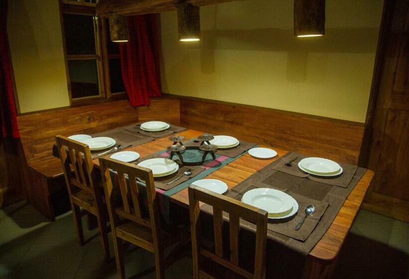 کلبه ییلاقی, Swiss Farm Cottage