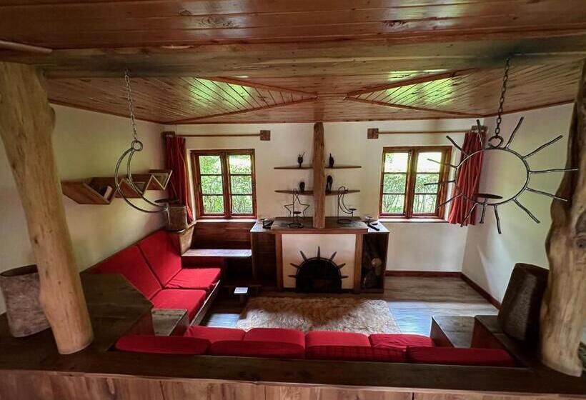 کلبه ییلاقی, Swiss Farm Cottage