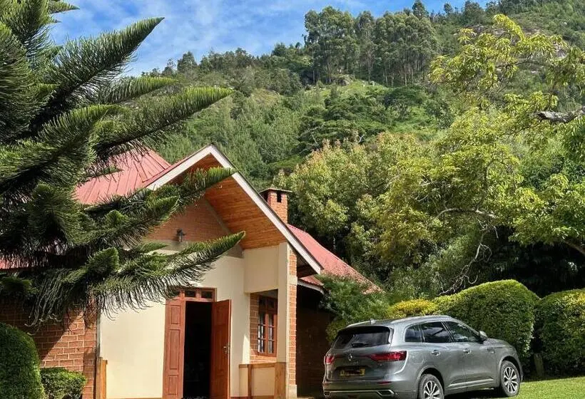スリーベッドルーム　ヴィラ, Swiss Farm Cottage