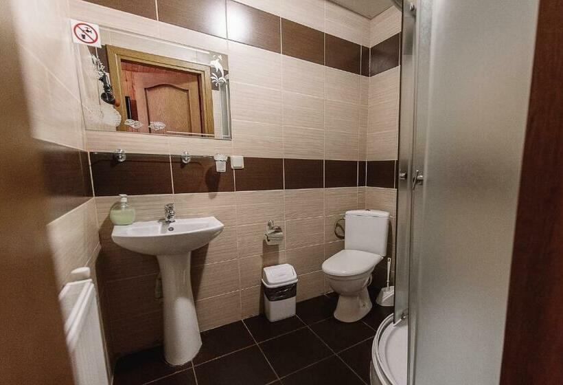 اتاق استاندارد سه نفره, Toga