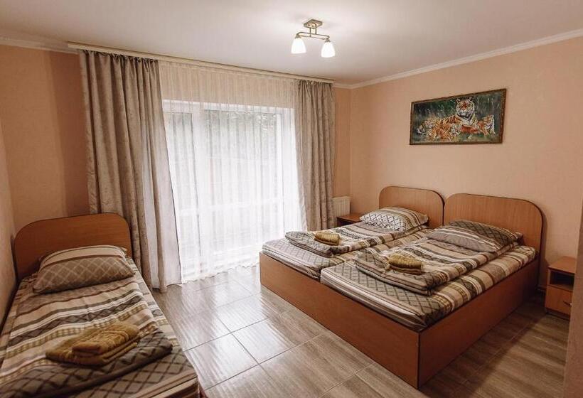 اتاق استاندارد سه نفره, Toga