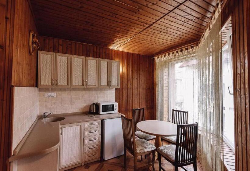 سوییت با چشمانداز کوه, Toga