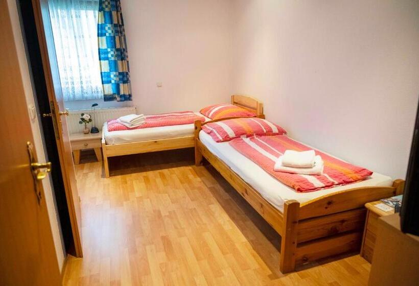 Economy-huone, Aprico