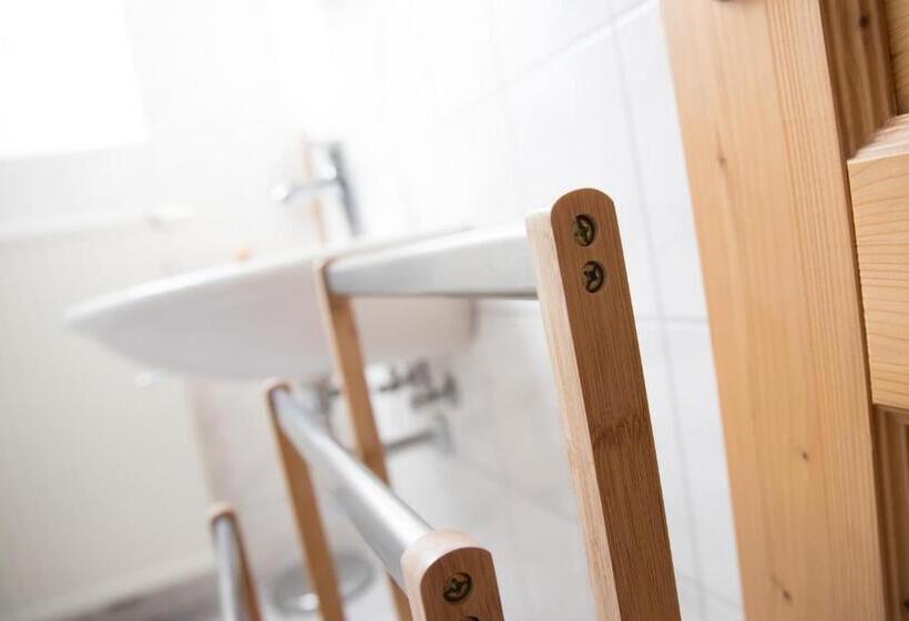 Standard Kolmen Hengen Huone, Aprico