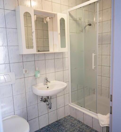 Economy Quadruple Room, Aprico