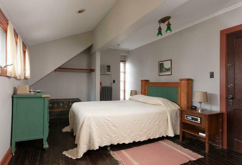 标准间, Lakeside Inn