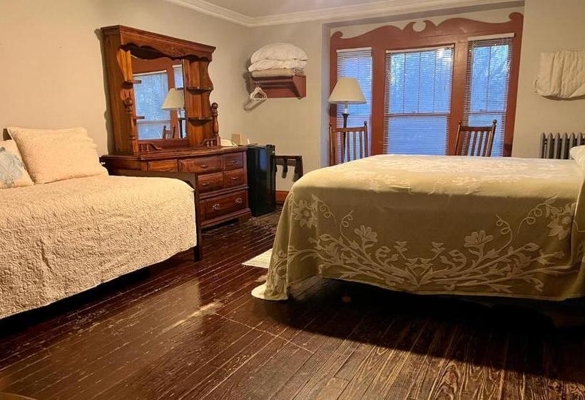 带大床的标准间, Lakeside Inn