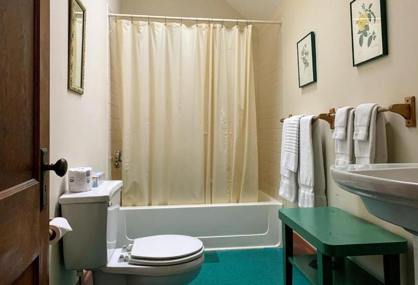 带大床的标准间, Lakeside Inn