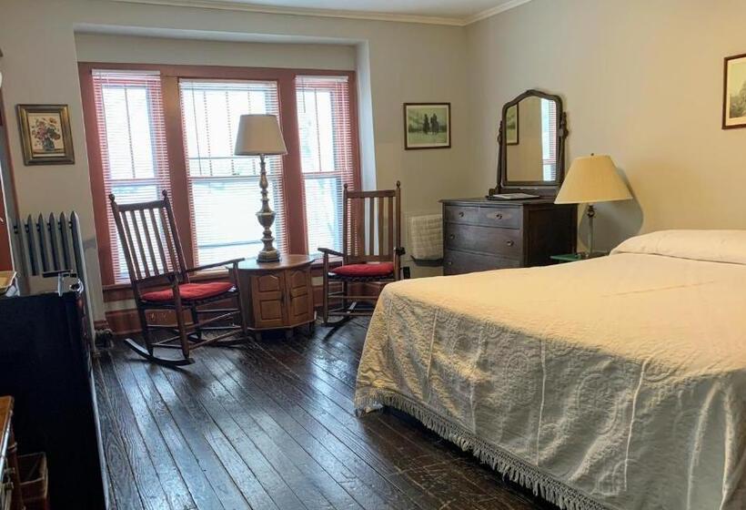 带大床的标准间, Lakeside Inn