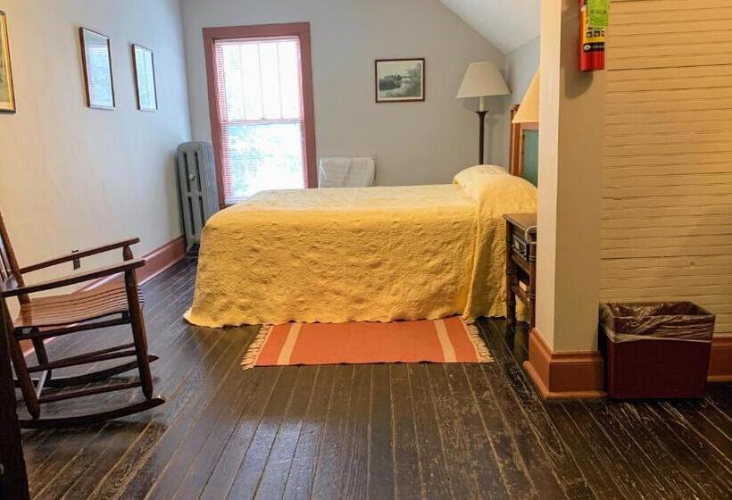 带大床的标准间, Lakeside Inn