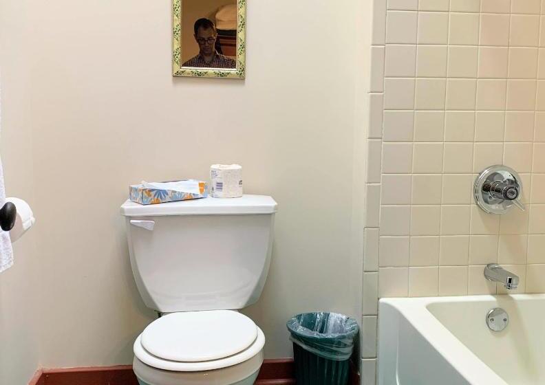 标准间, Lakeside Inn