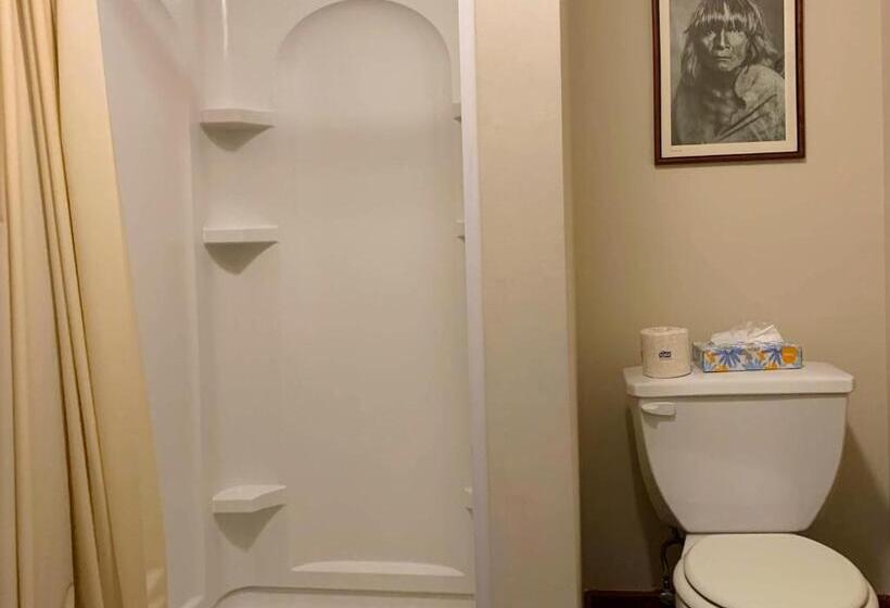 标准间, Lakeside Inn