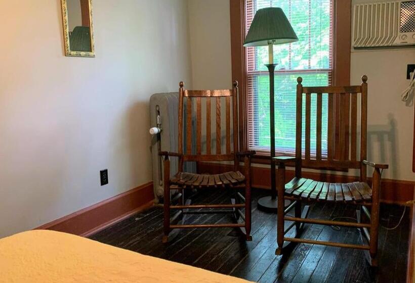 标准间, Lakeside Inn