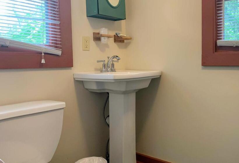 带大床的标准间, Lakeside Inn