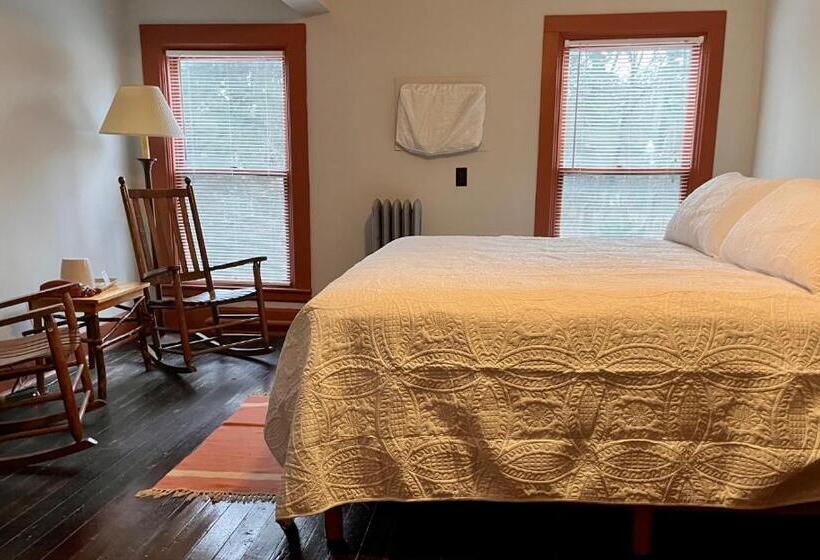 带大床的标准间, Lakeside Inn