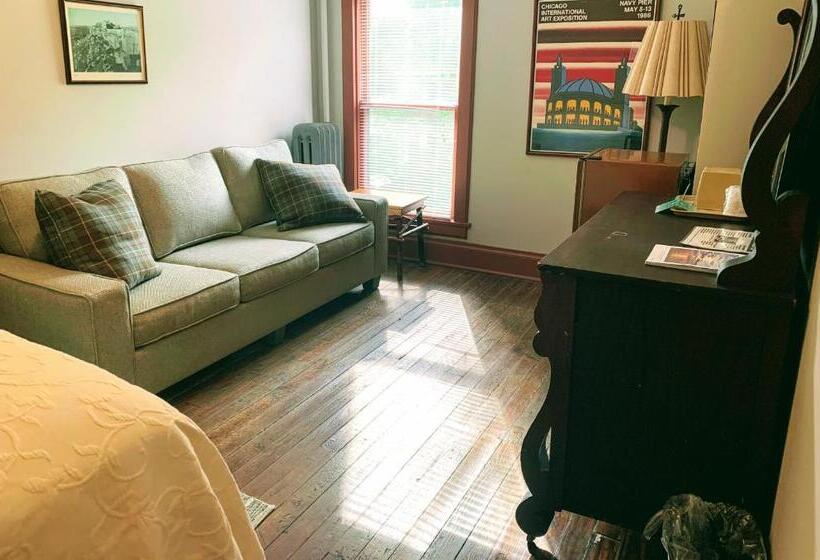 带大床的标准间, Lakeside Inn