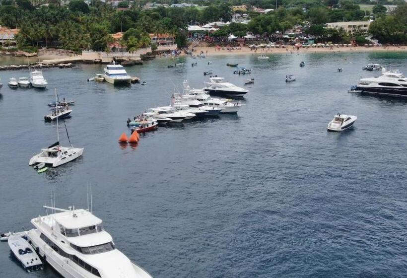 استودیوی استاندارد, Carolina Point Resort