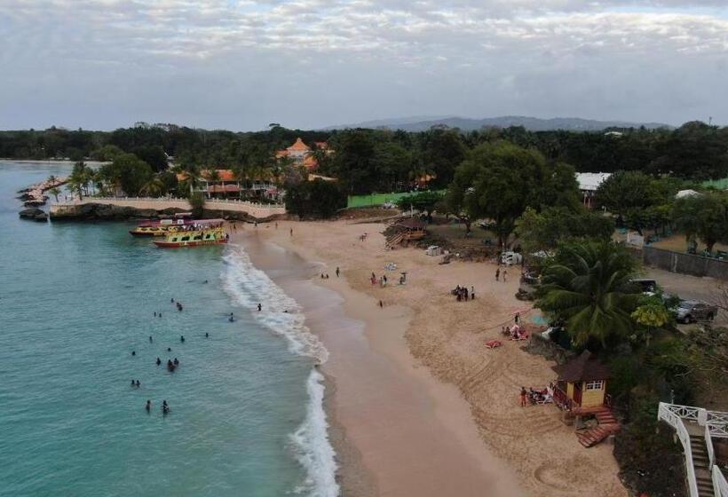 Estudio Estándar, Carolina Point Resort