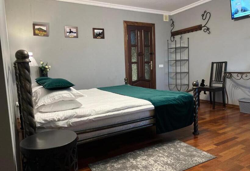 패밀리 룸, кузня міні готель