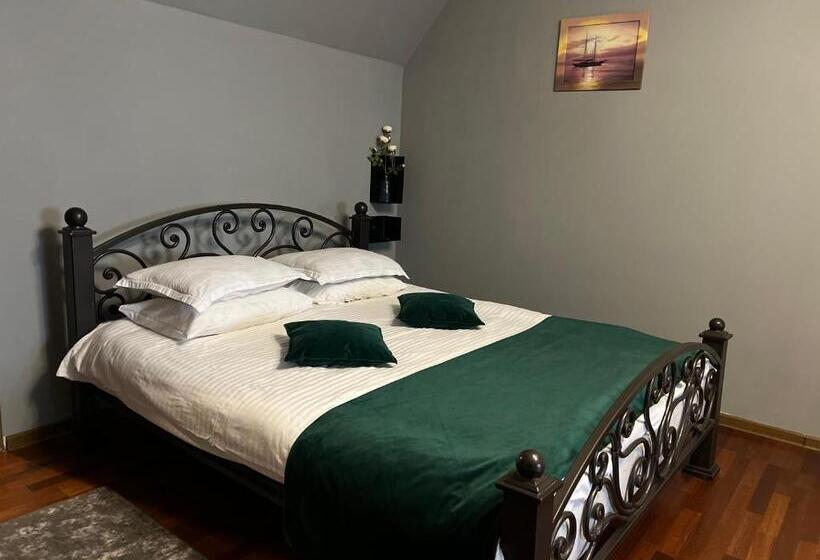 패밀리 룸, кузня міні готель