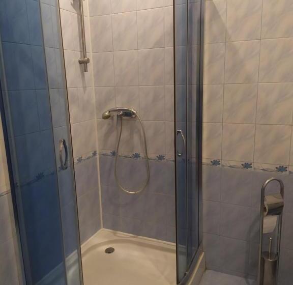 اتاق اکونومی, Acapulco