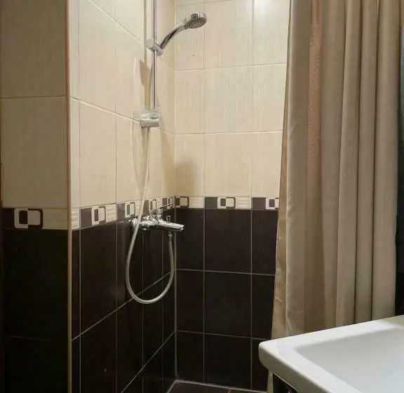 スーペリアの４人部屋, кузня міні готель
