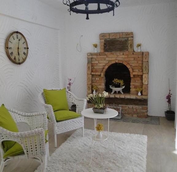 Номер Deluxe, The Stone Castle Boutique