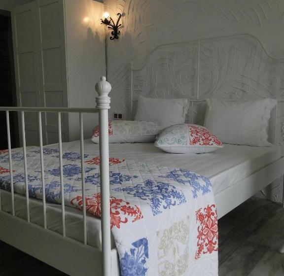 이코노미 룸, The Stone Castle Boutique