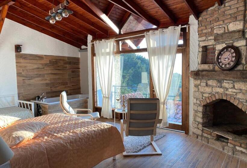 Люкс с гидромассажем, The Stone Castle Boutique