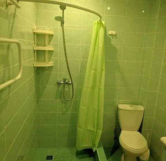 Cameră Triplă Superioară, Zhyttedar