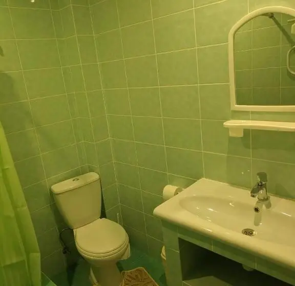 Cameră Triplă Superioară, Zhyttedar