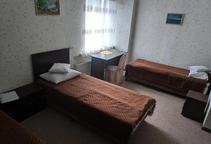 Cameră Triplă Superioară, Zhyttedar
