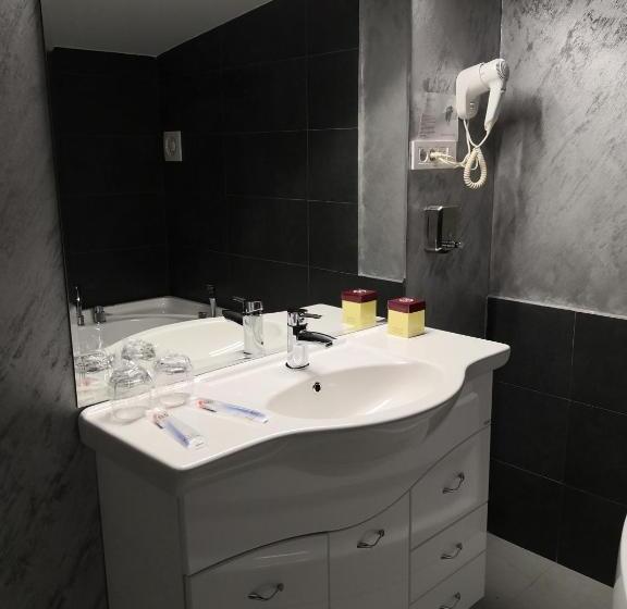 キングサイズベッドのスタンダードルーム, Dnt House & Spa