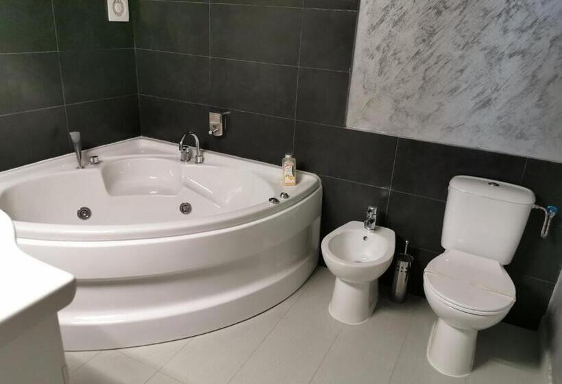 キングサイズベッドのスタンダードルーム, Dnt House & Spa