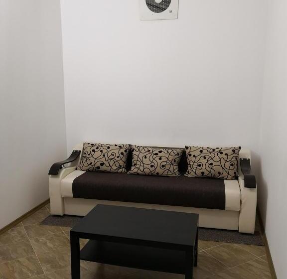 スタンダードスタジオ, Dnt House & Spa