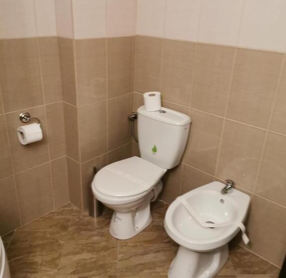 スタンダードスタジオ, Dnt House & Spa