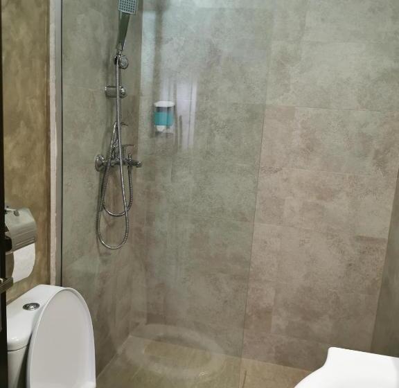 スタンダードスタジオ, Dnt House & Spa