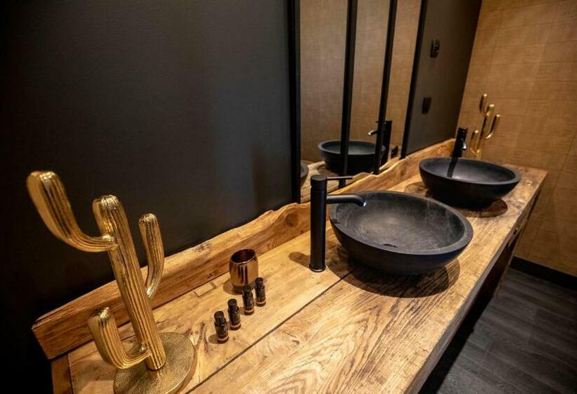 غرفة قياسية مطلّة علي حمام السباحة, Le Baptistère   Adults Only