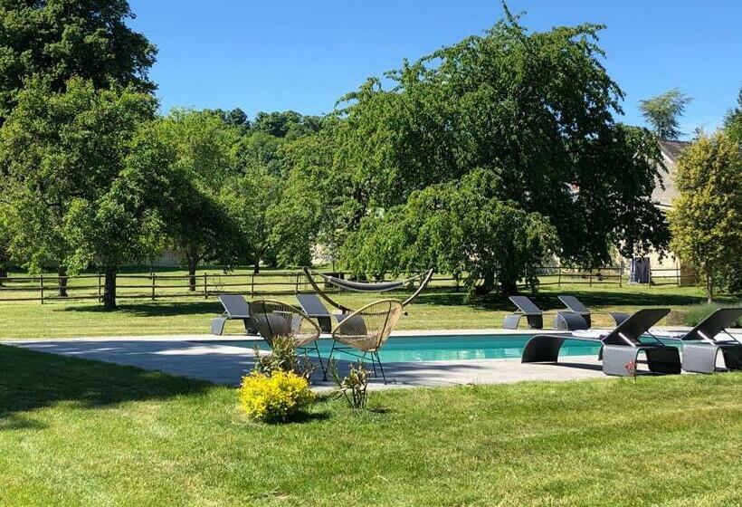 غرفة قياسية مطلّة علي حمام السباحة, Le Baptistère   Adults Only