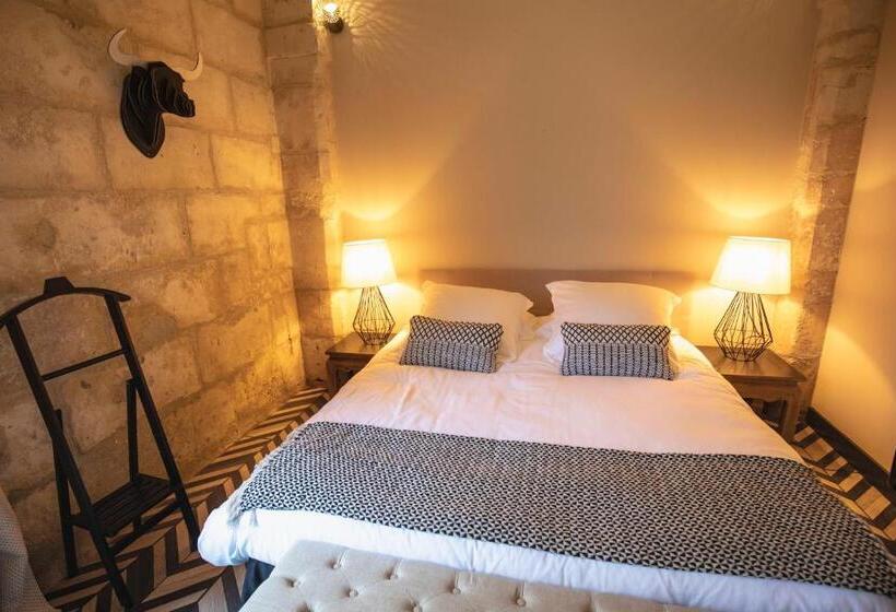 غرفة قياسية مطلّة علي حمام السباحة, Le Baptistère   Adults Only