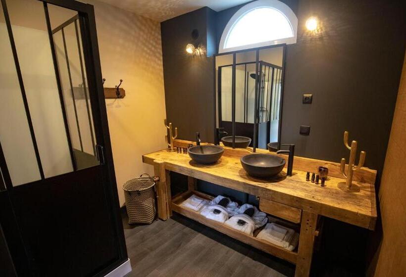 غرفة قياسية مطلّة علي حمام السباحة, Le Baptistère   Adults Only